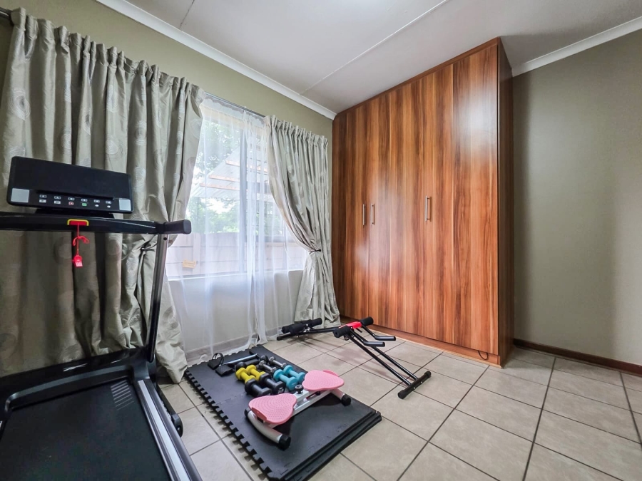 3 Bedroom Property for Sale in Kannoniers Park North West